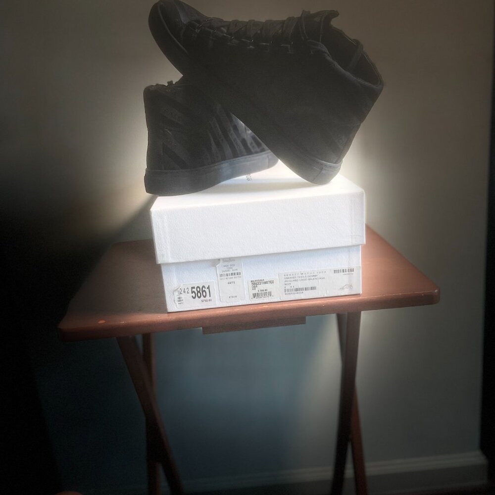 Balenciaga "Logo" Sneaker - Picture 2 of 2